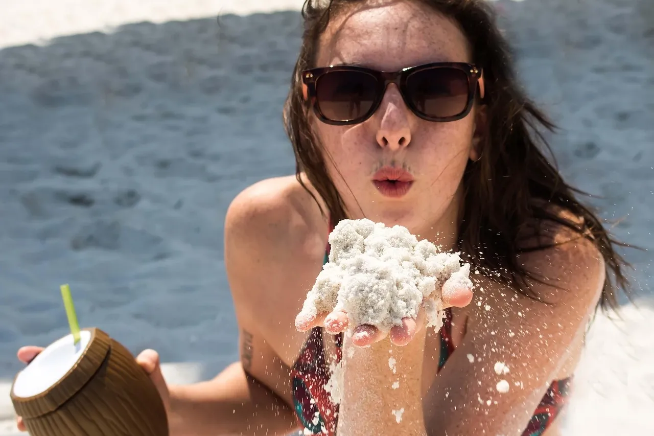 people-beach-friends-or-couple